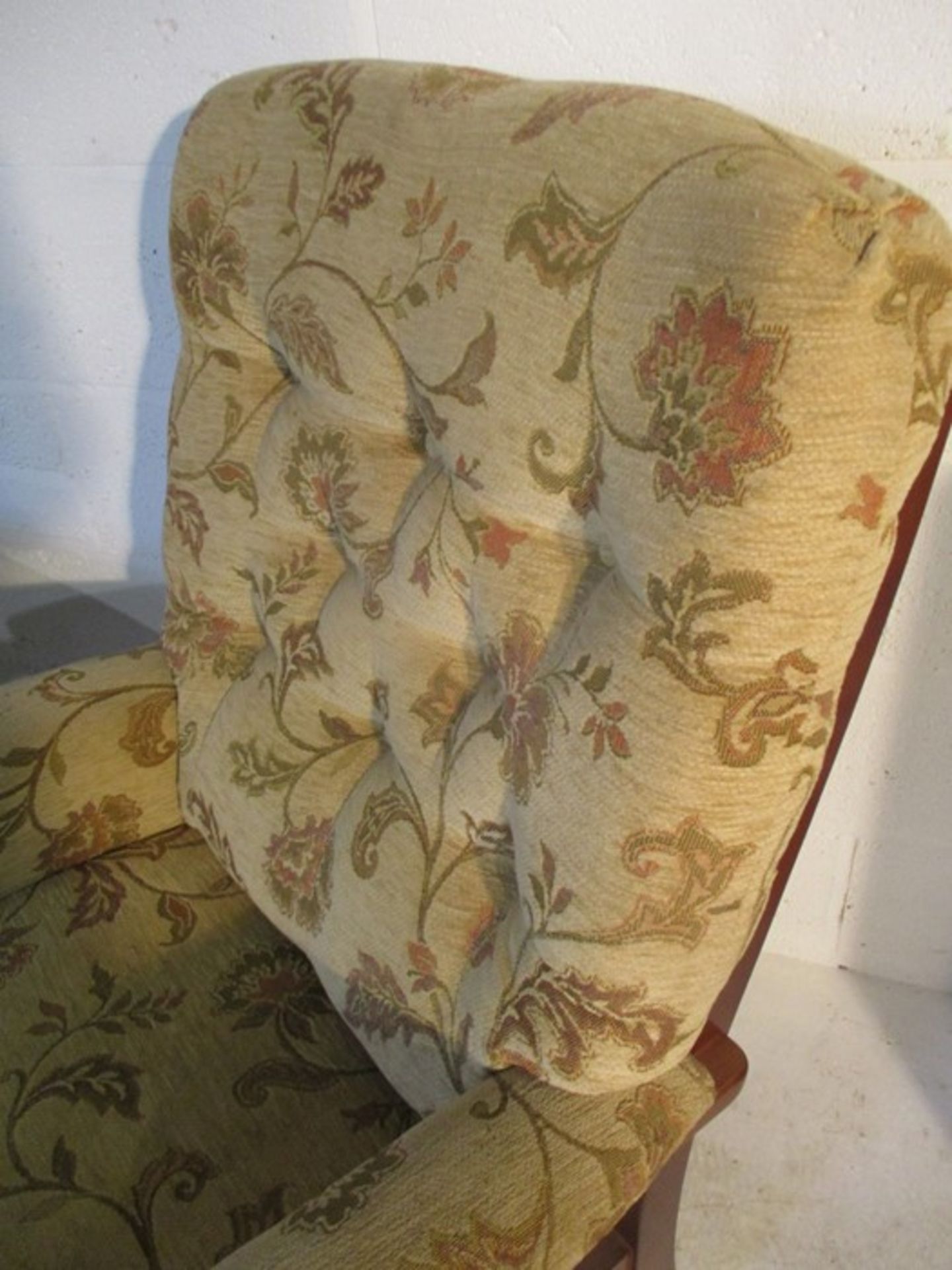 A pair of upholstered armchairs - Bild 4 aus 9