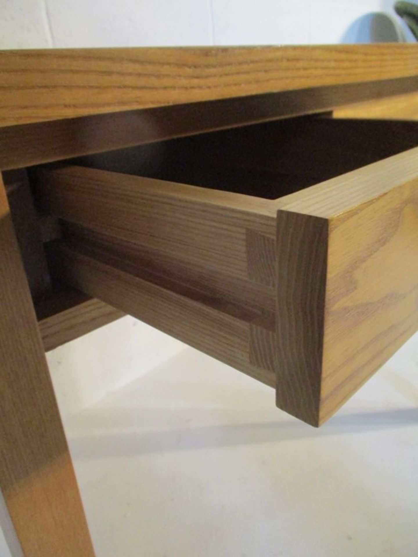 A modern light oak table with two small drawers - Bild 7 aus 8