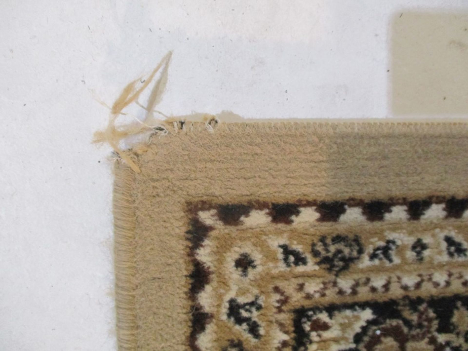 A brown patterned rug - Image 3 of 6