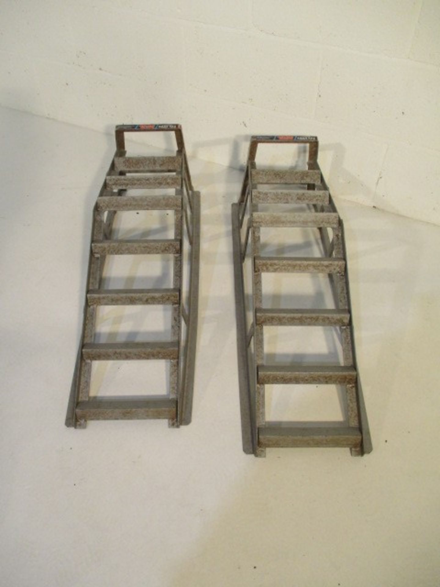 A pair of Master Mechanic SWL100KG car ramps - Bild 2 aus 4