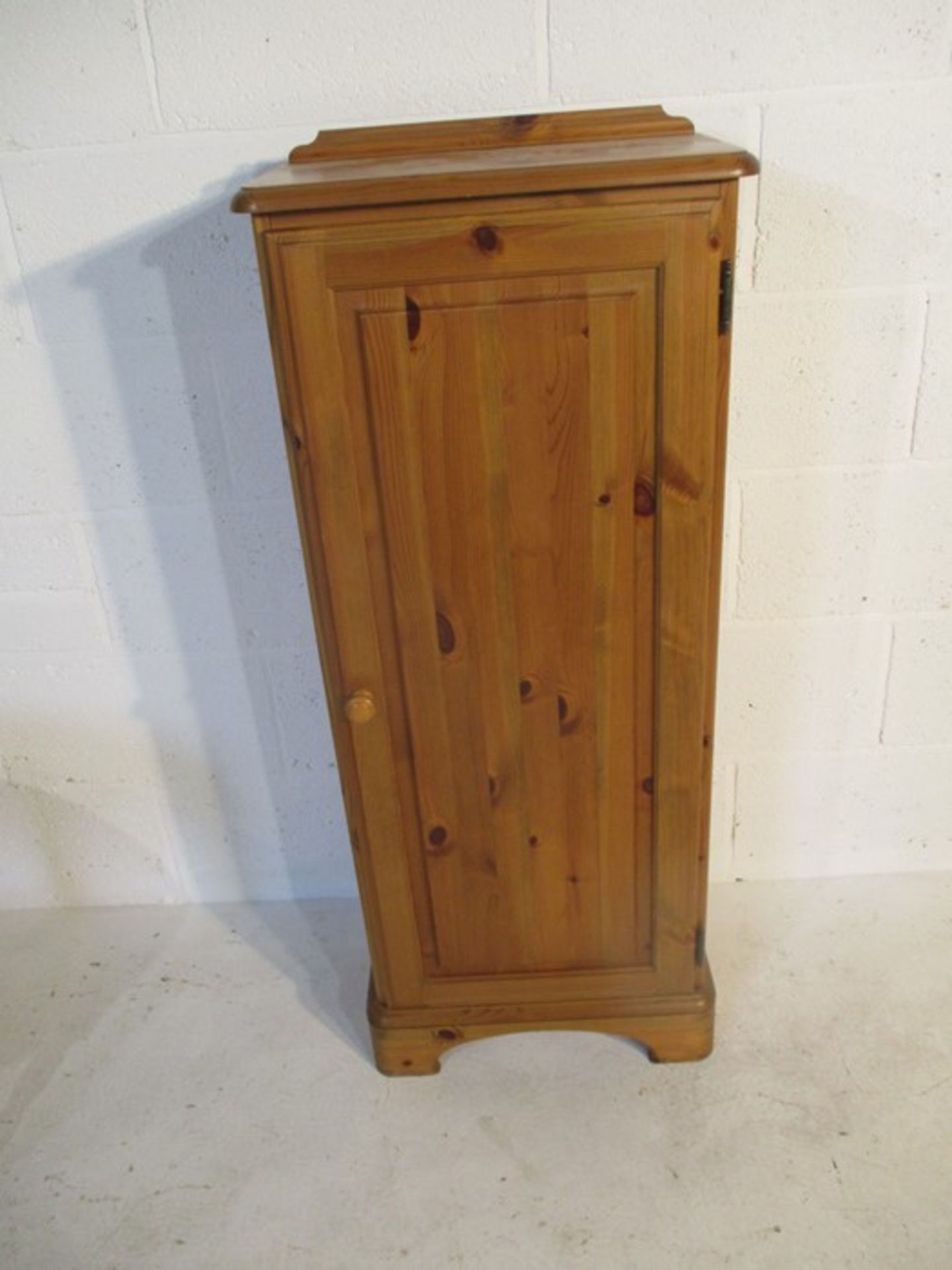 A Ducal pine cupboard along with a pine coffee table - Bild 2 aus 12