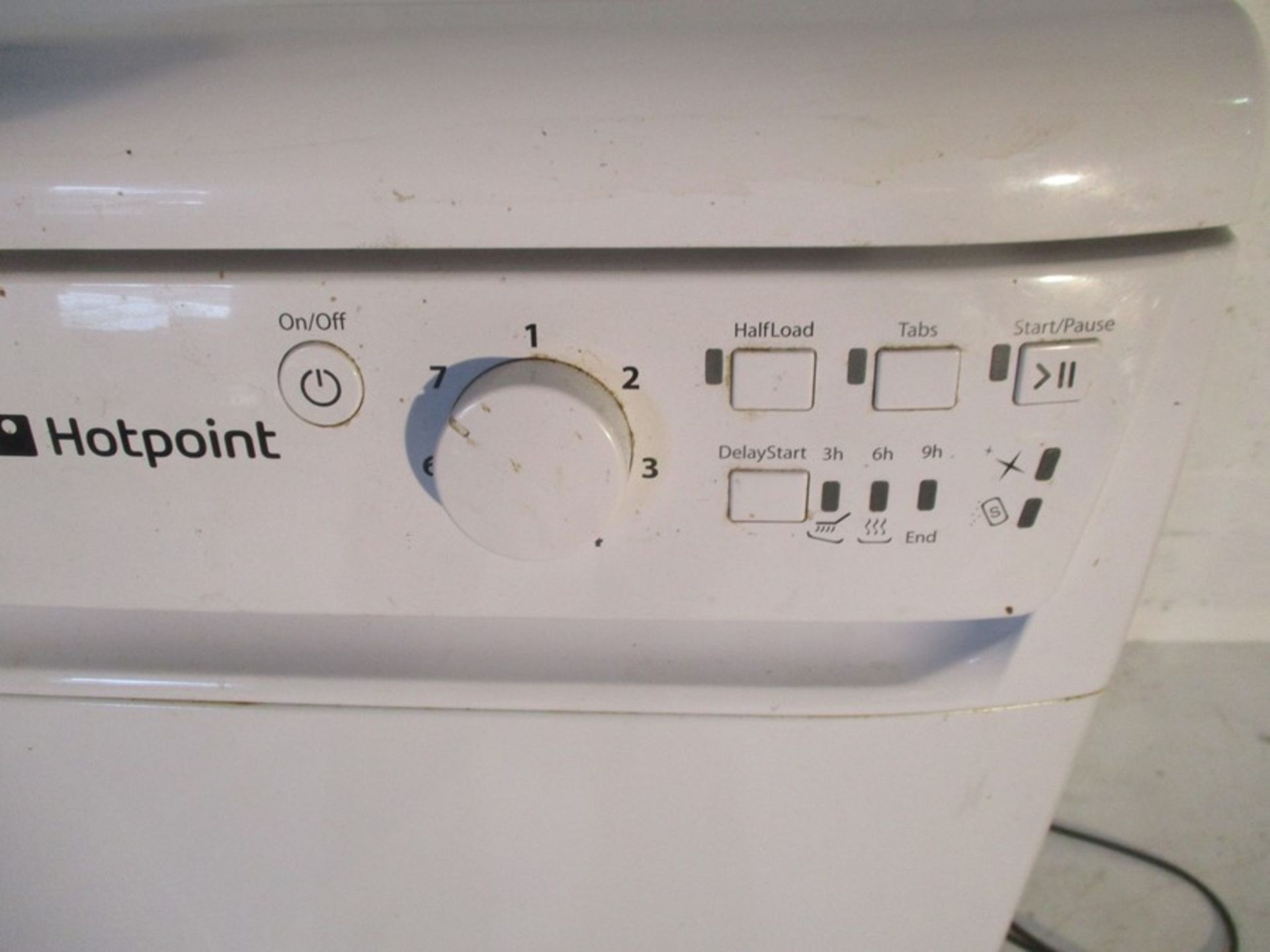 A Hotpoint slimline dishwasher model SDL510 - Image 3 of 5