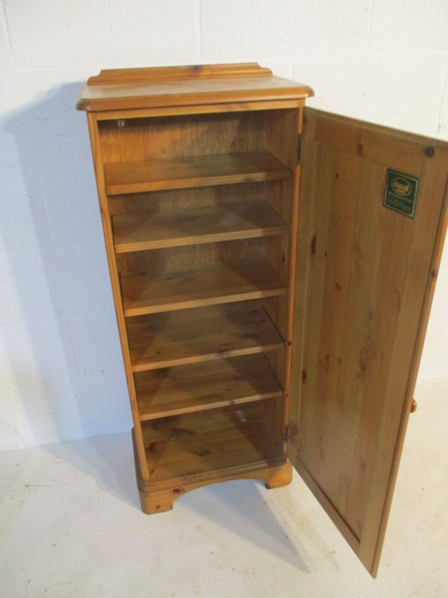 A Ducal pine cupboard along with a pine coffee table - Bild 6 aus 12