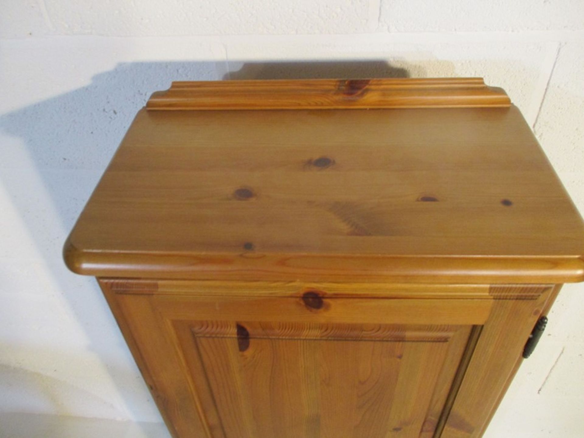 A Ducal pine cupboard along with a pine coffee table - Bild 5 aus 12