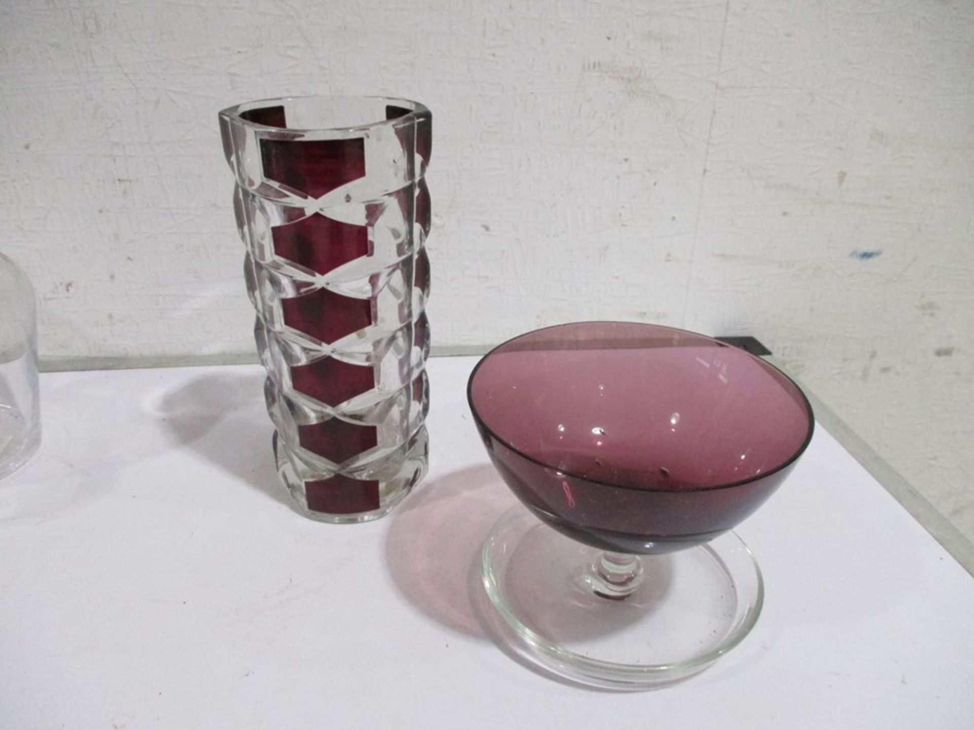 A large quantity of glassware in two boxes including tumblers, martini glasses etc. - Image 4 of 19