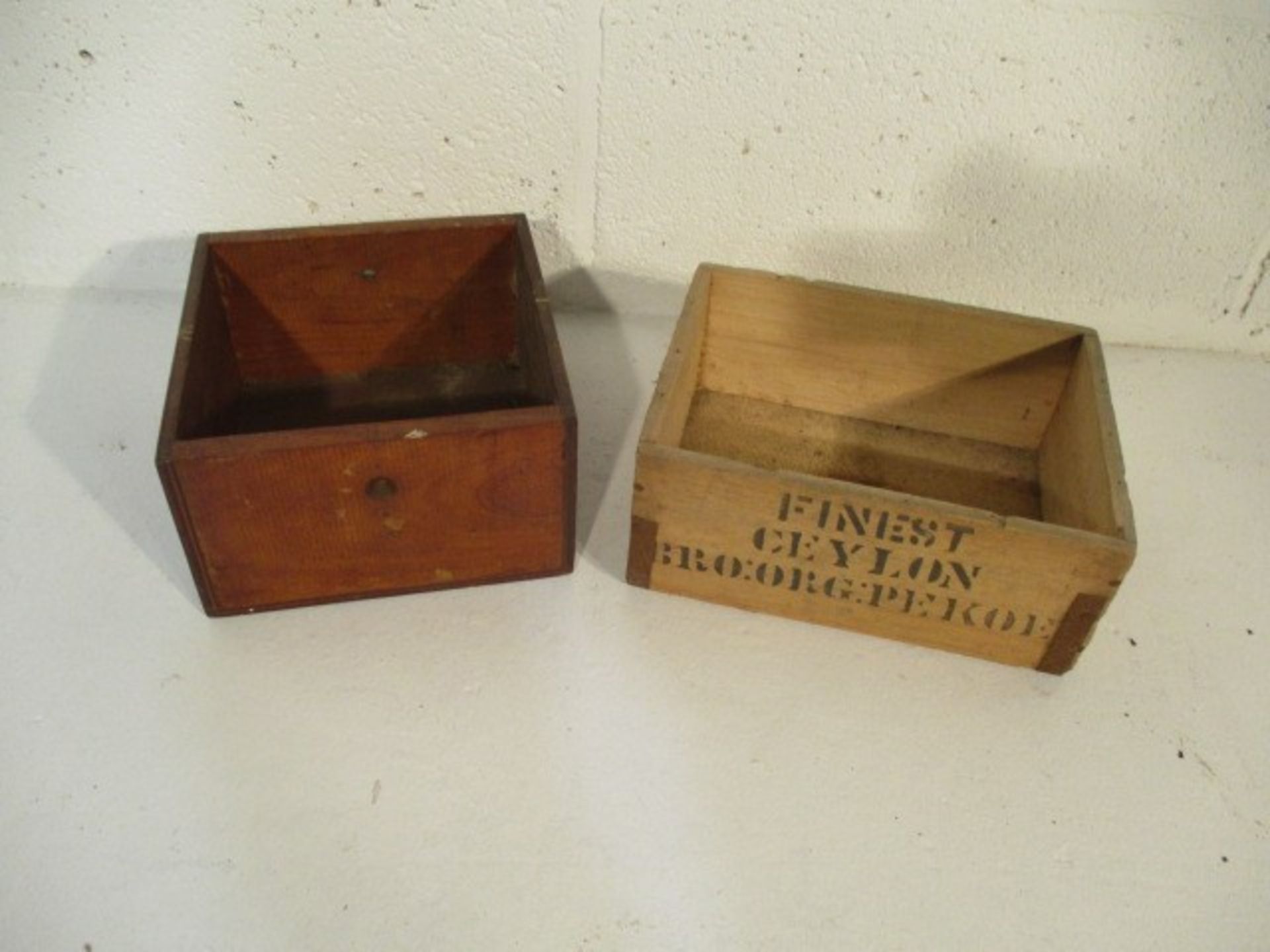 A selection of vintage wooden crates, shelving, boxes etc - Bild 9 aus 11