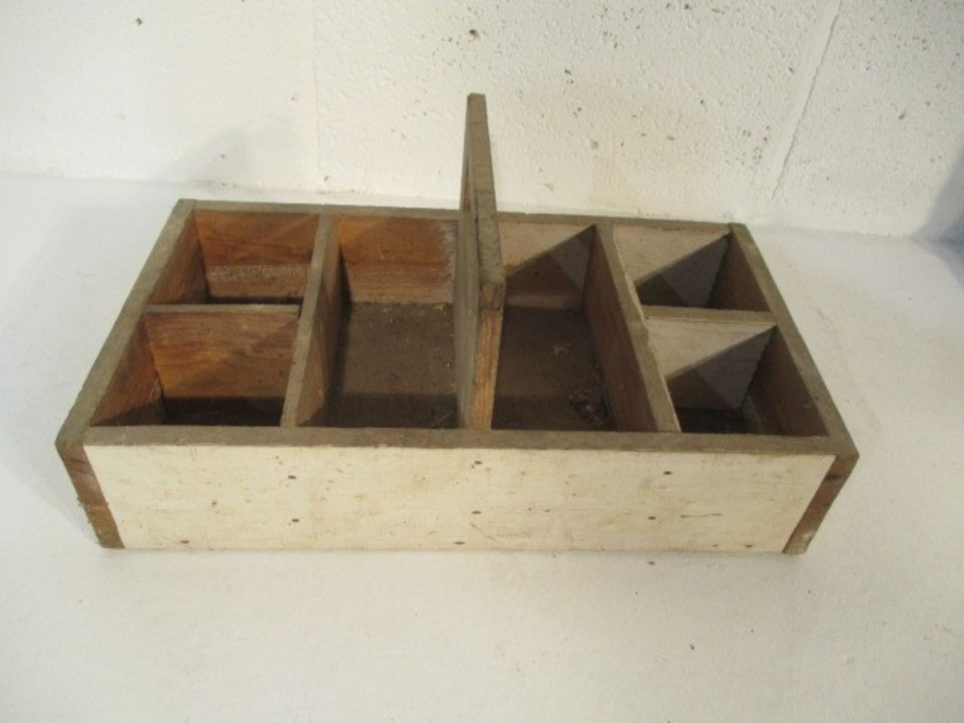 A selection of vintage wooden crates, shelving, boxes etc - Bild 3 aus 11