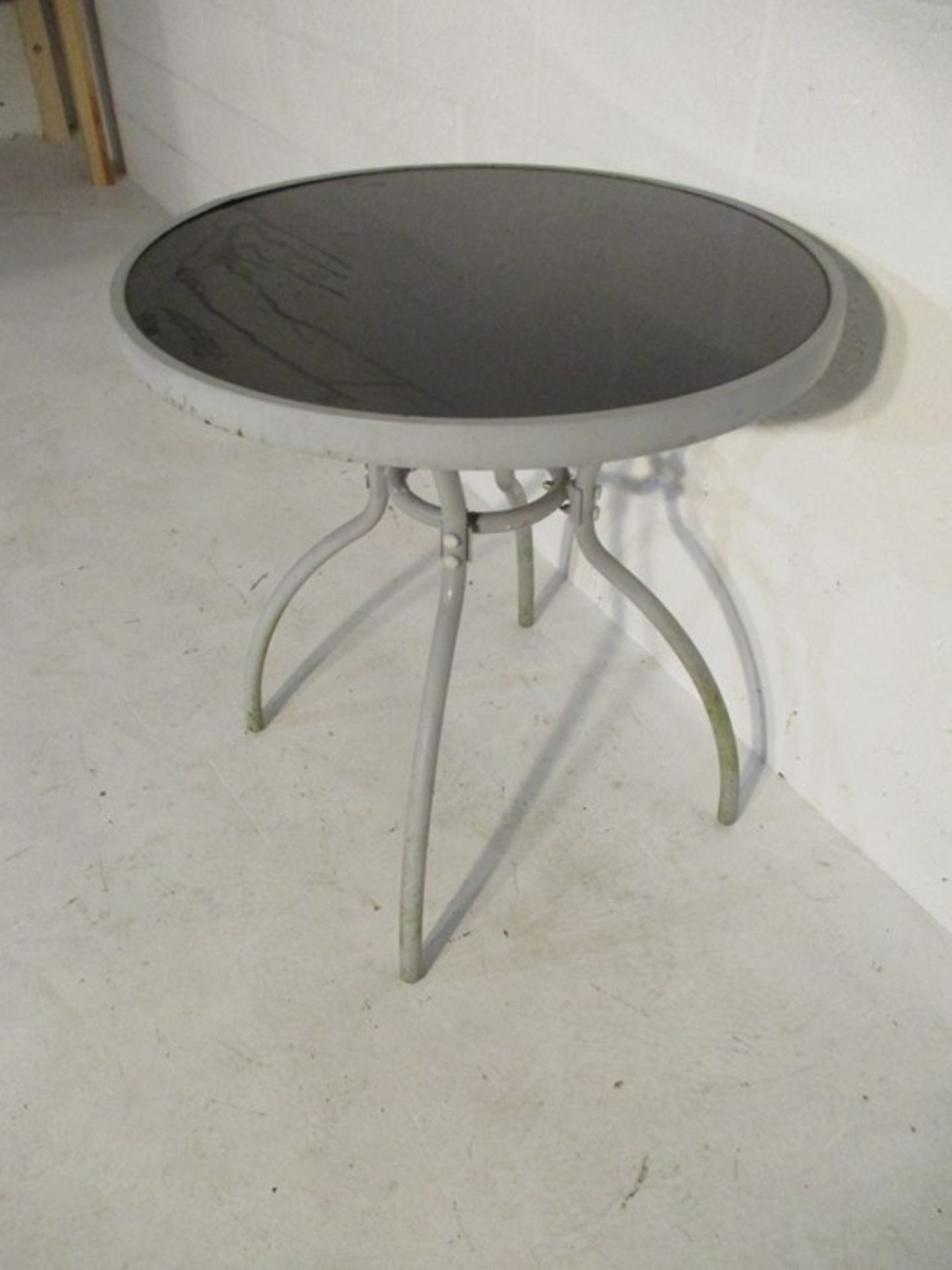 A modern round garden bistro table - Bild 5 aus 5