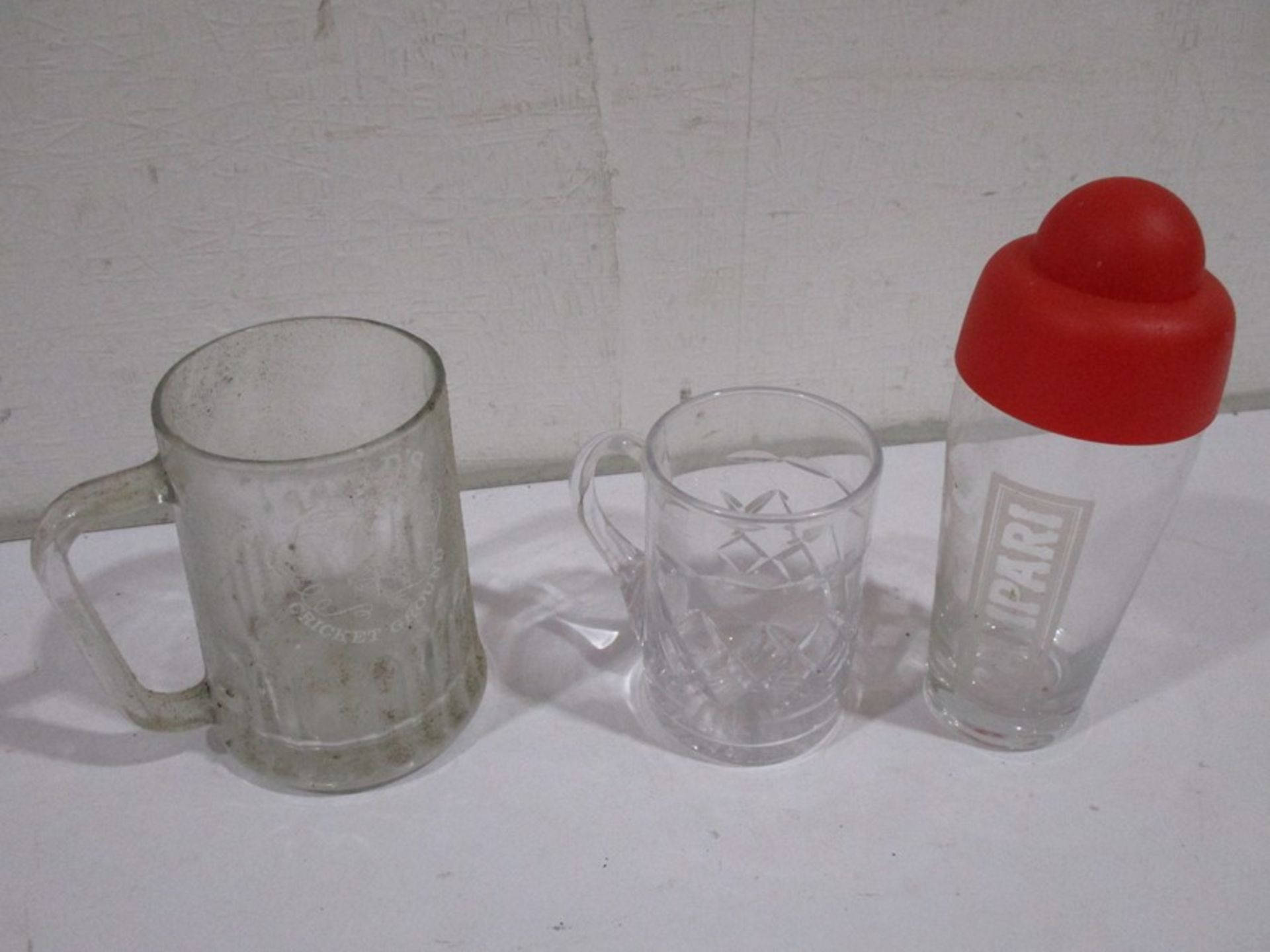 A large quantity of glassware in two boxes including tumblers, martini glasses etc. - Image 19 of 19