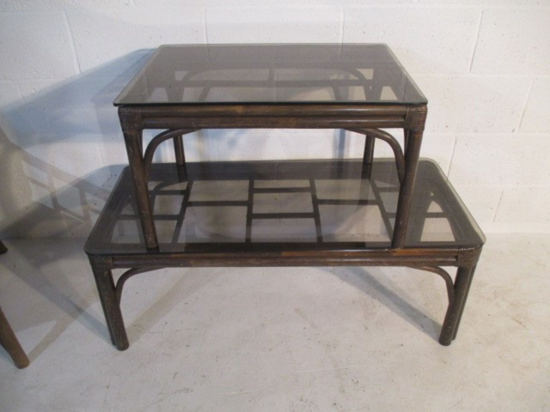 A conservatory chair along with two similar coffee tables - Bild 2 aus 11