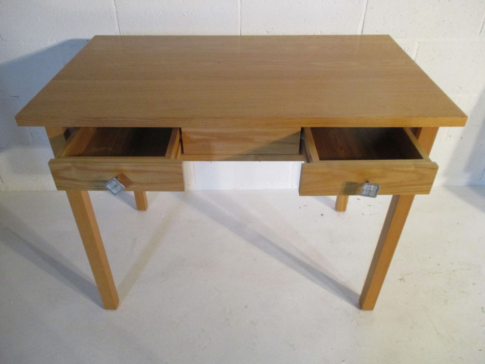 A modern light oak table with two small drawers - Bild 5 aus 8
