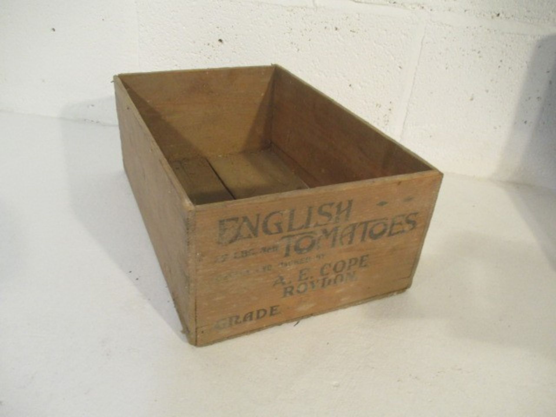A selection of vintage wooden crates, shelving, boxes etc - Bild 2 aus 11