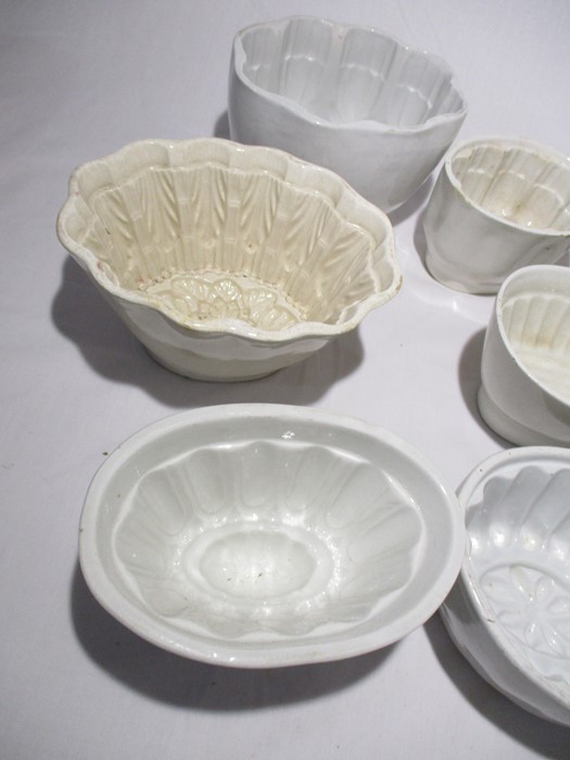 A collection of ceramic jelly moulds - Image 3 of 6