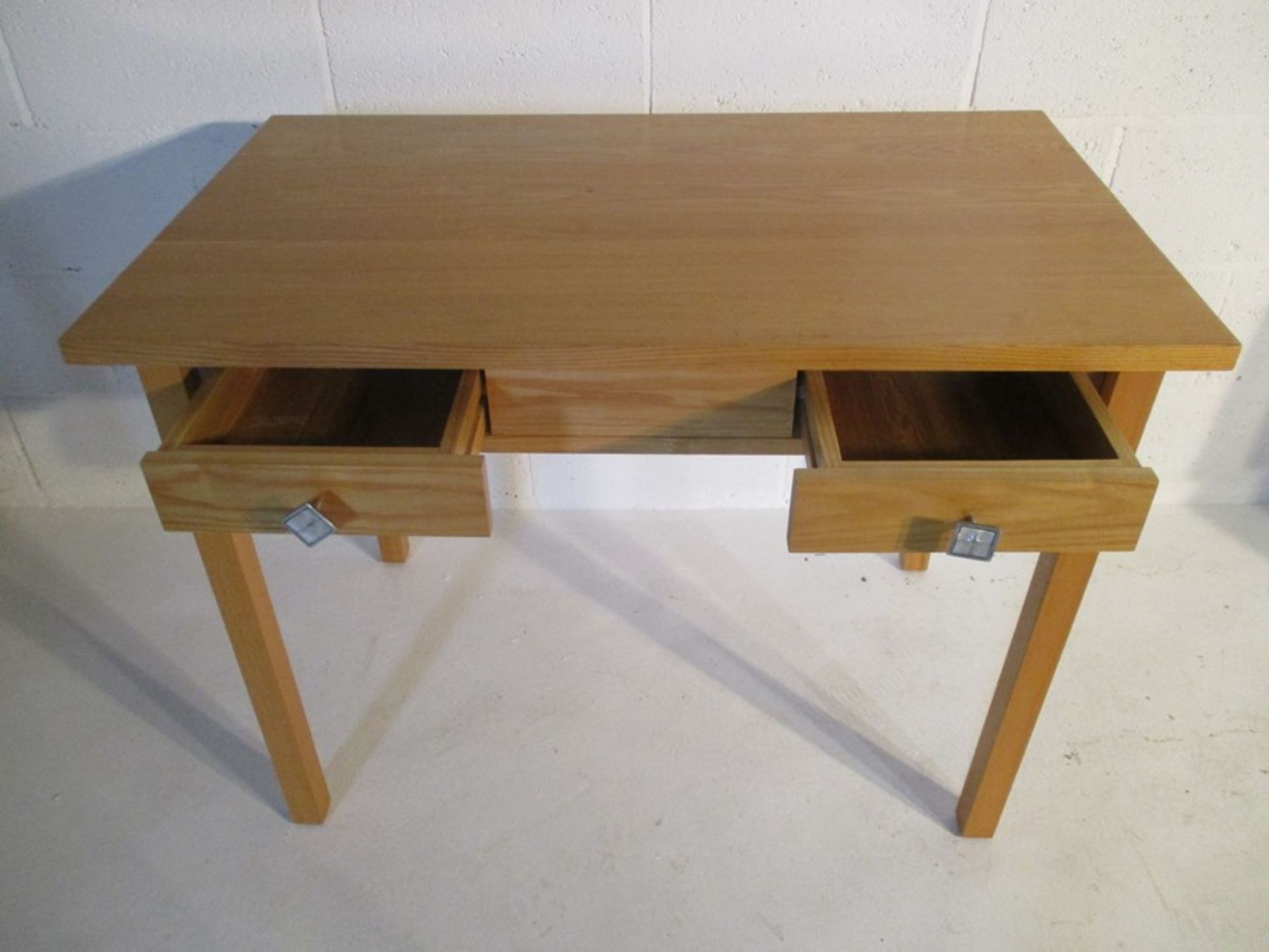 A modern light oak table with two small drawers - Bild 6 aus 8