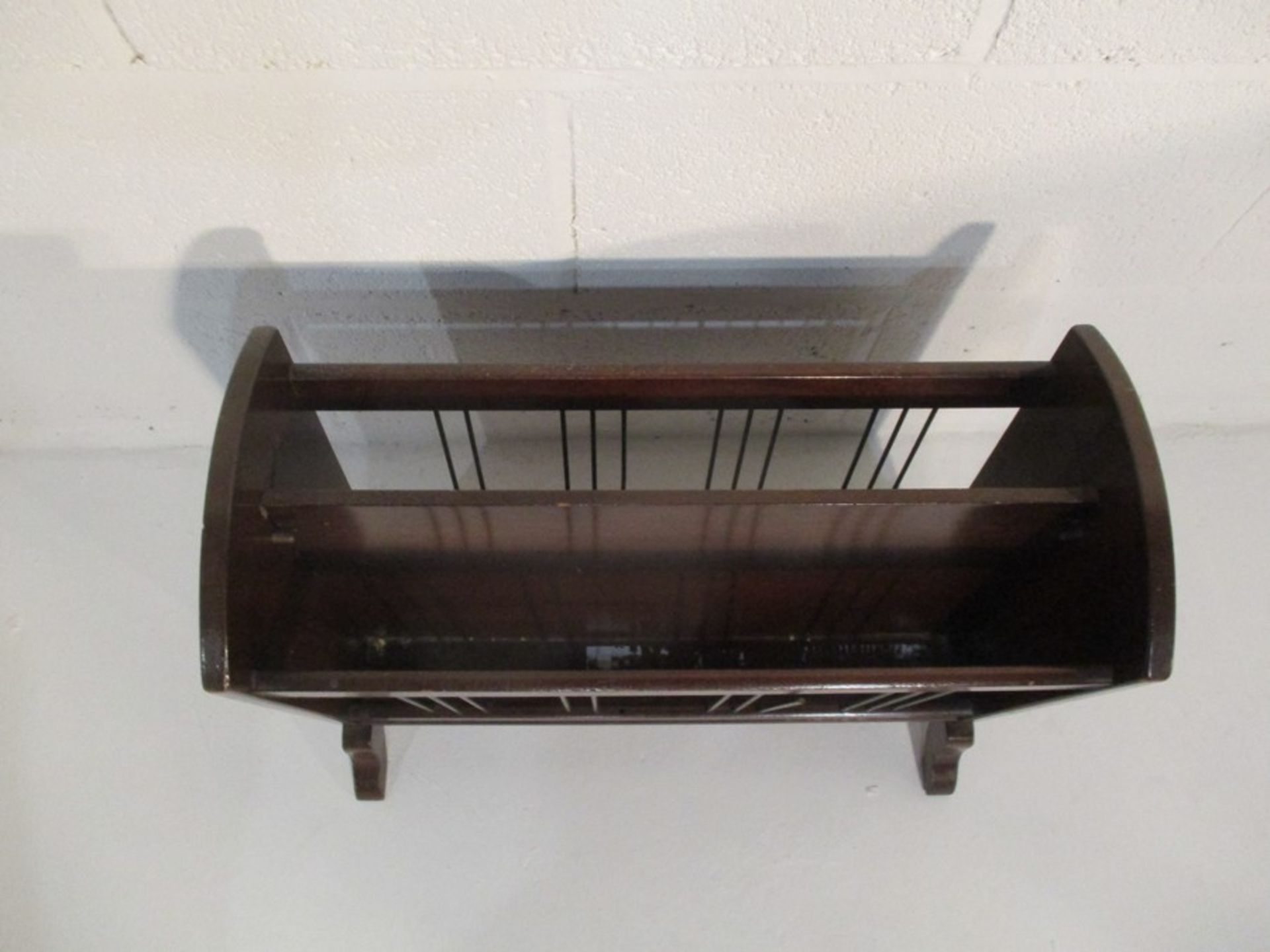 A nest of three glass topped tables and wooden magazine rack - Bild 11 aus 11