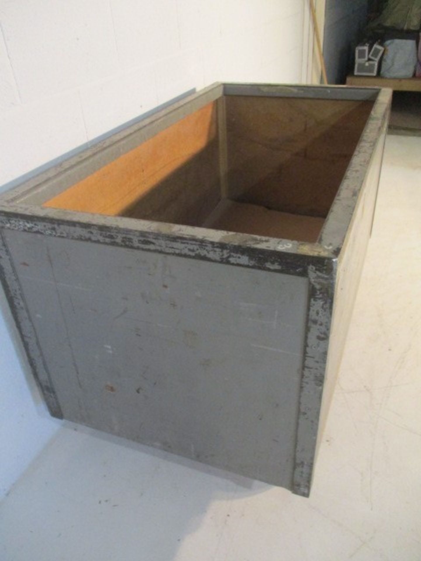 A grey painted trolley with metal edging, 133 cm x 71 cm - Image 3 of 12