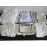 A quantity of various vintage linen
