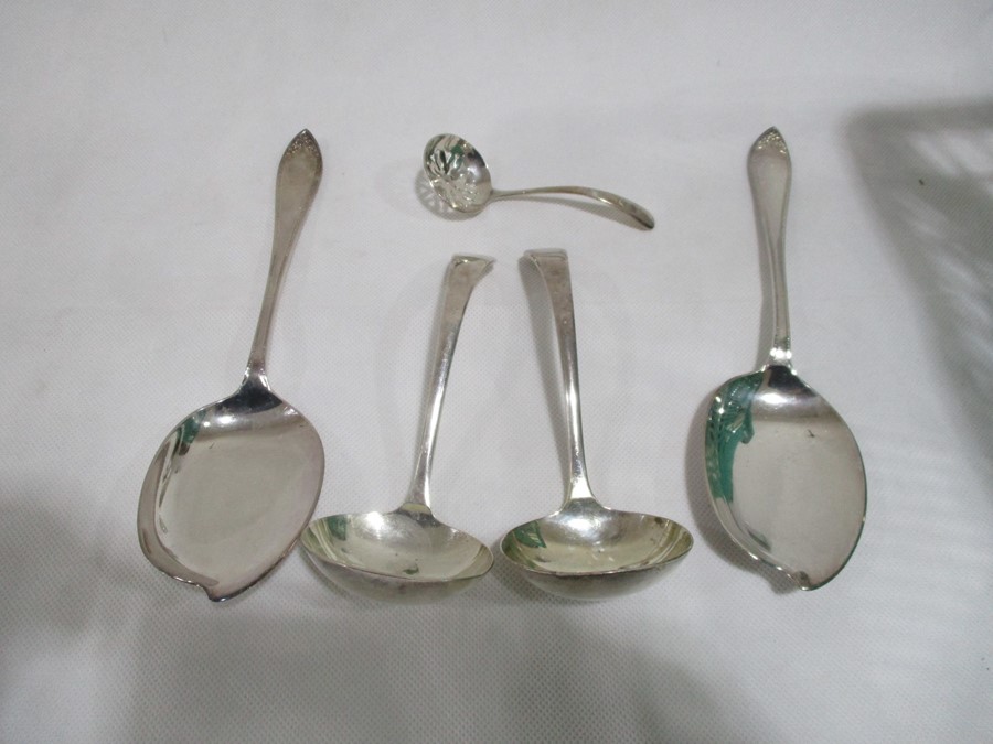 A collection of various silver plated items including spirit kettle on stand, napkin rings, - Image 14 of 17
