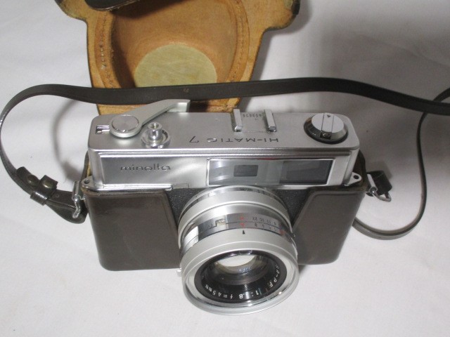 A collection of vintage cameras and lenses including Minolta and Praktica - Image 11 of 13