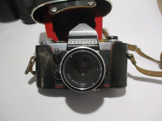 A collection of vintage cameras and lenses including Minolta and Praktica - Image 2 of 13