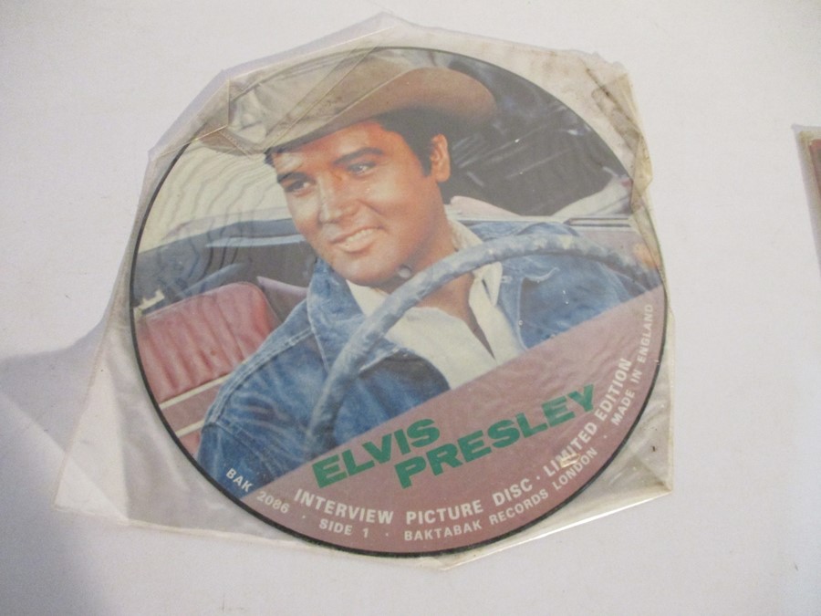 A collection of Elvis Presley vinyl records including Elvis Greatest Hits double special pink - Image 5 of 10