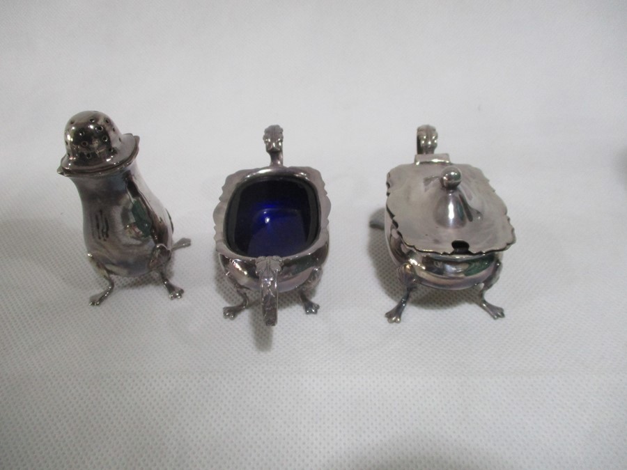 A collection of various silver plated items including spirit kettle on stand, napkin rings, - Image 11 of 17
