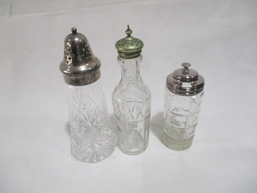 A collection of various silver plated items including spirit kettle on stand, napkin rings, - Image 5 of 17