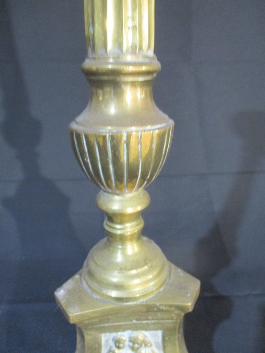 A freestanding brass lamp, along with a brass candle holder - Image 11 of 12