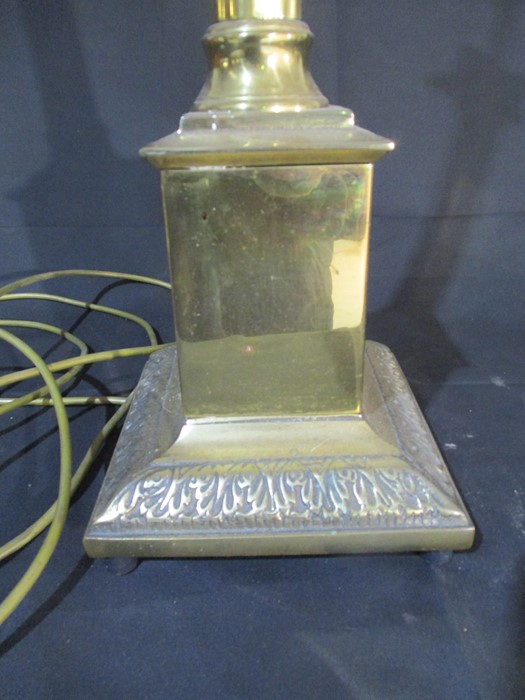 A freestanding brass lamp, along with a brass candle holder - Image 3 of 12