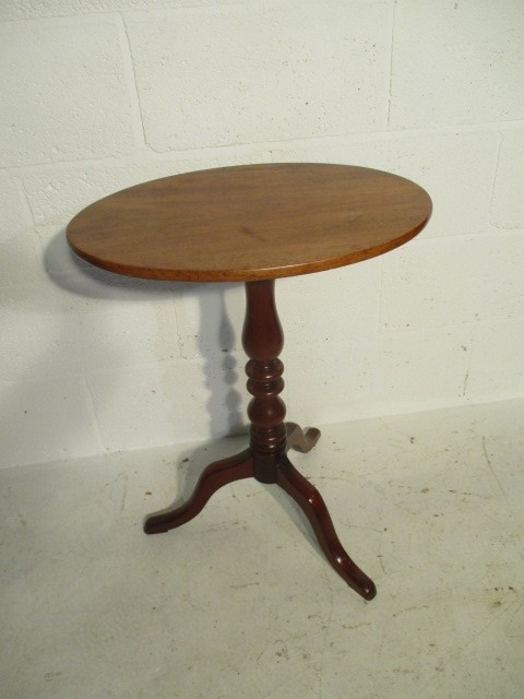 A Georgian mahogany oval tip up table on tripod base - Image 4 of 5