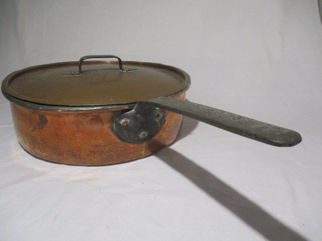 A large copper lidded saucepan (Stockholm), along with copper pan and bed warmer - Image 3 of 12