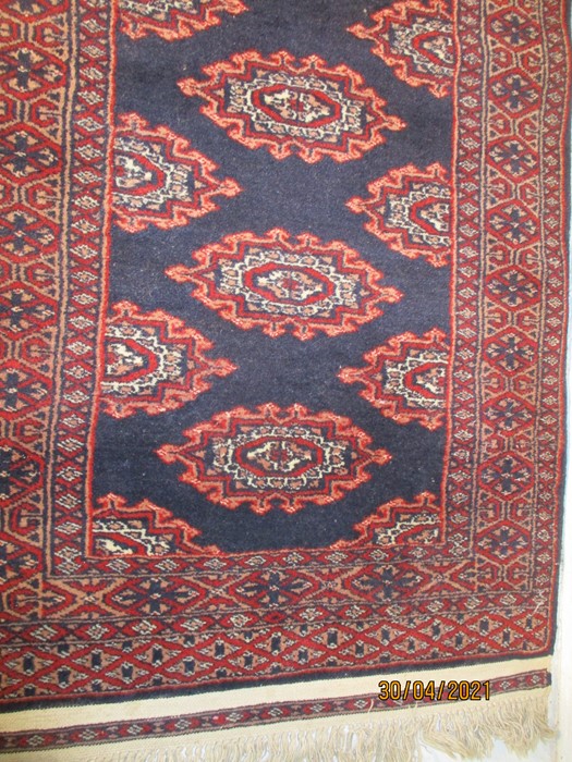 Blue ground rug. 60cm x 94cm - Image 3 of 4