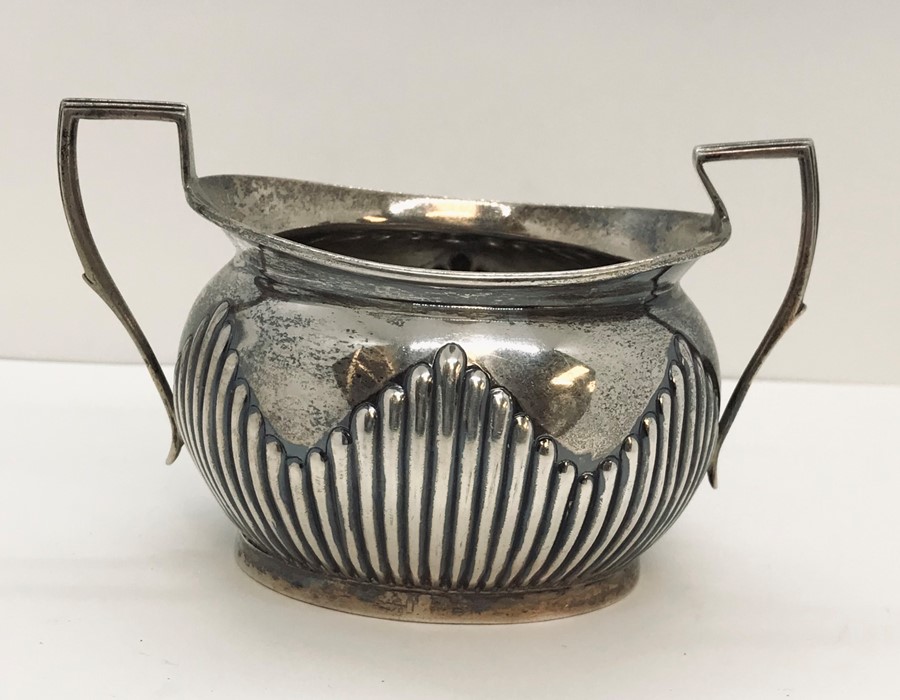 A hallmarked silver sugar and cream jug by Mappin & Webb, total weight 255.1g - Image 4 of 4