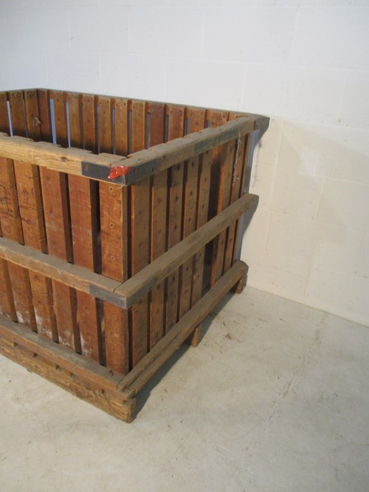 An Axminster Carpets large bobbin crate. Height 93cm, Length 145, Width 106cm. - Image 2 of 10
