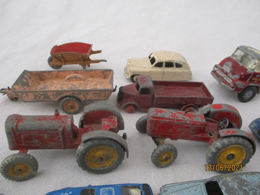 A collection of diecast toys including Dinky, Corgi, Matchbox etc. - Bild 17 aus 21