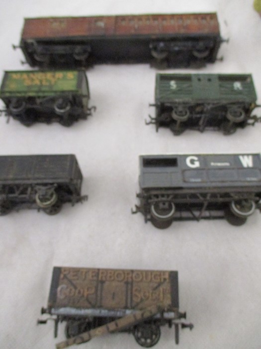 A collection of OO gauge model railway locomotives, rolling stock etc. - Bild 9 aus 10