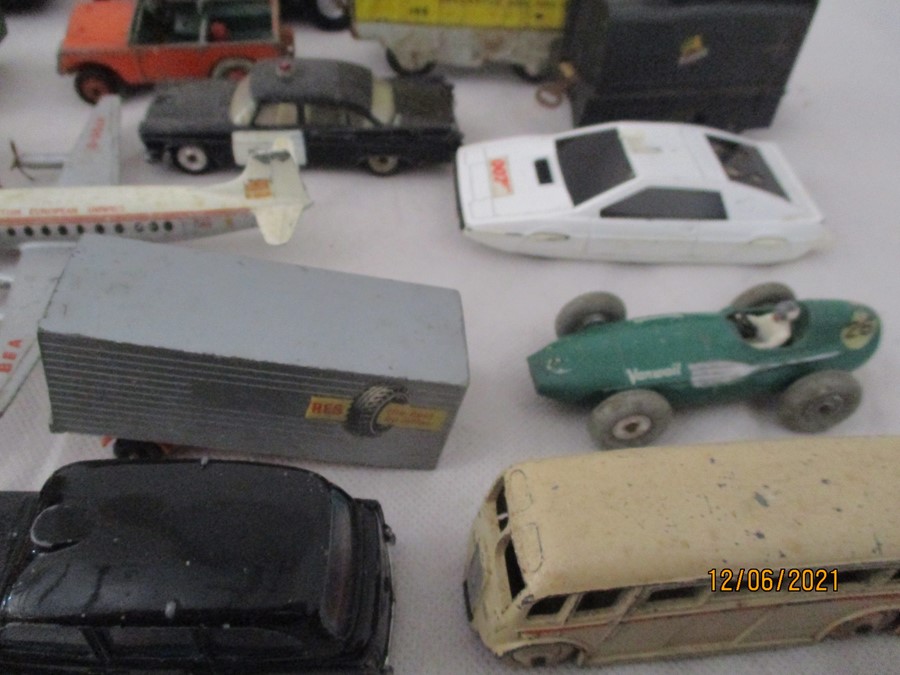 A collection of diecast toys including Dinky, Corgi, Matchbox etc. - Bild 3 aus 21