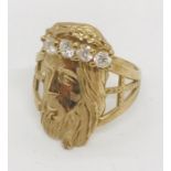 A 9ct gold ring depicting the face of Jesus, weight 2.3g