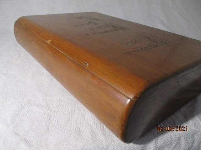 A vintage Mah-jong set in wooden case with incised decoration of junks on a river - Bild 9 aus 9