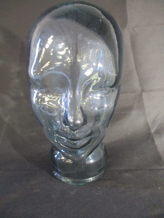 A glass display head. - Bild 3 aus 9