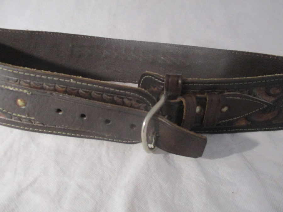 A tooled leather holster and belt - Image 3 of 5