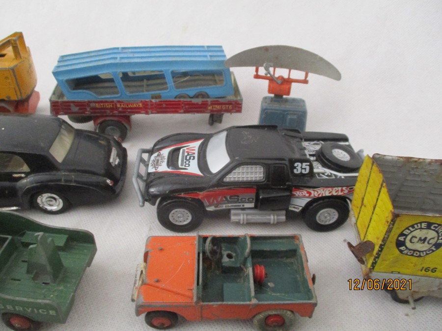 A collection of diecast toys including Dinky, Corgi, Matchbox etc. - Bild 5 aus 21