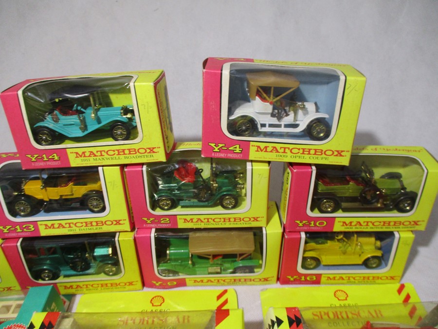 A collection of various die-cast vehicles including Matchbox, Corgi, Shell Classic Sportscars, - Bild 4 aus 13