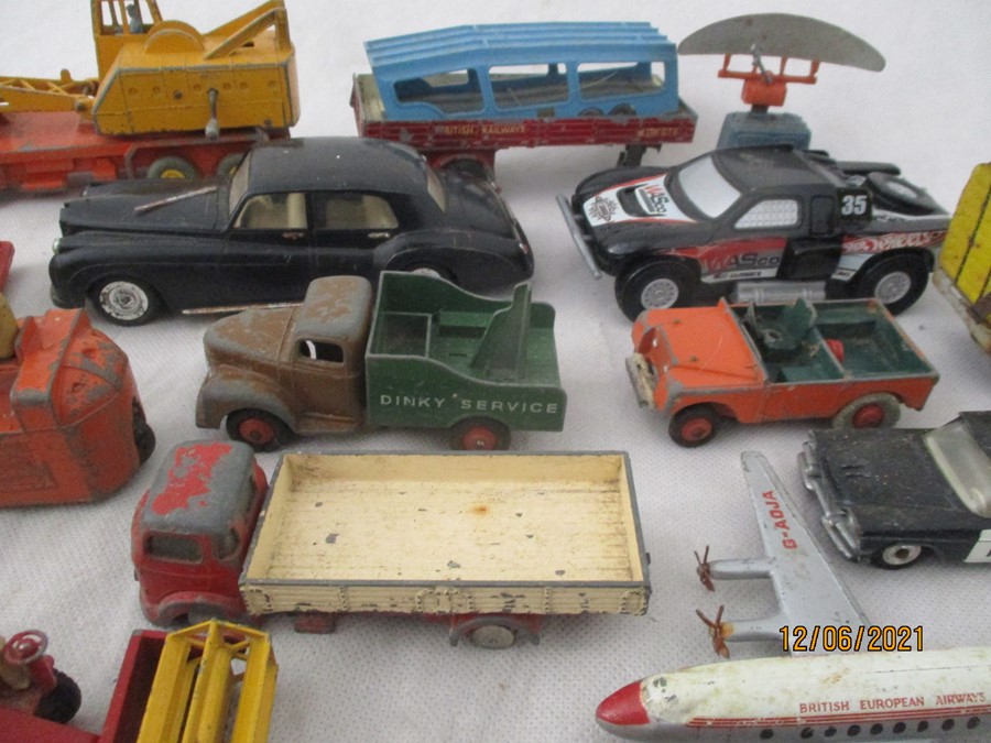 A collection of diecast toys including Dinky, Corgi, Matchbox etc. - Bild 9 aus 21