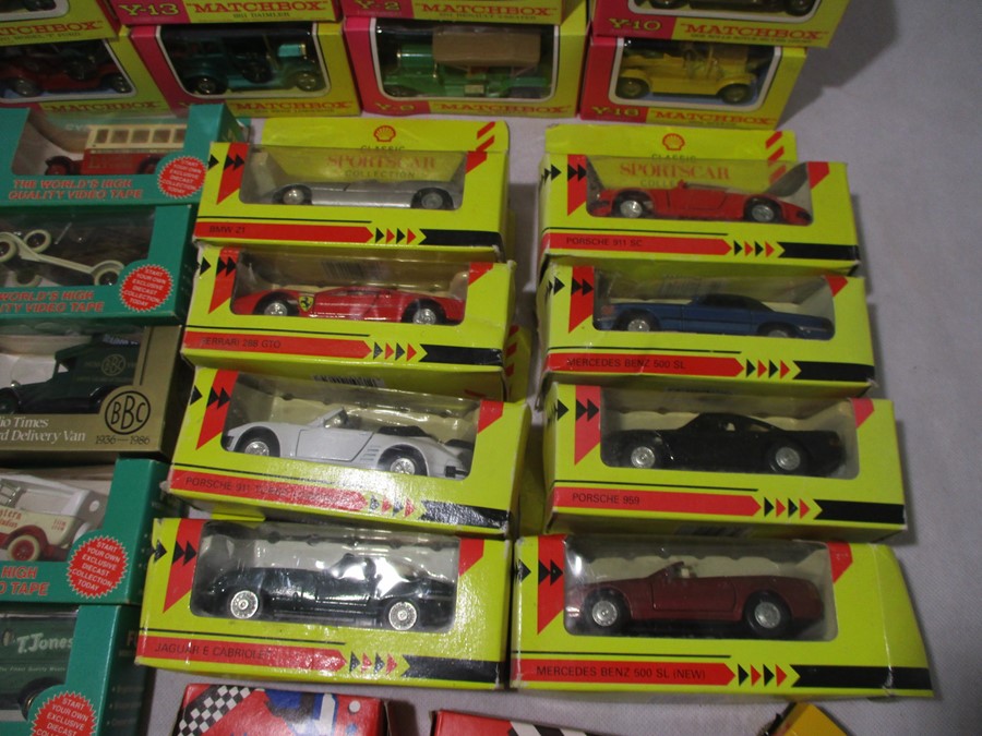 A collection of various die-cast vehicles including Matchbox, Corgi, Shell Classic Sportscars, - Bild 5 aus 13