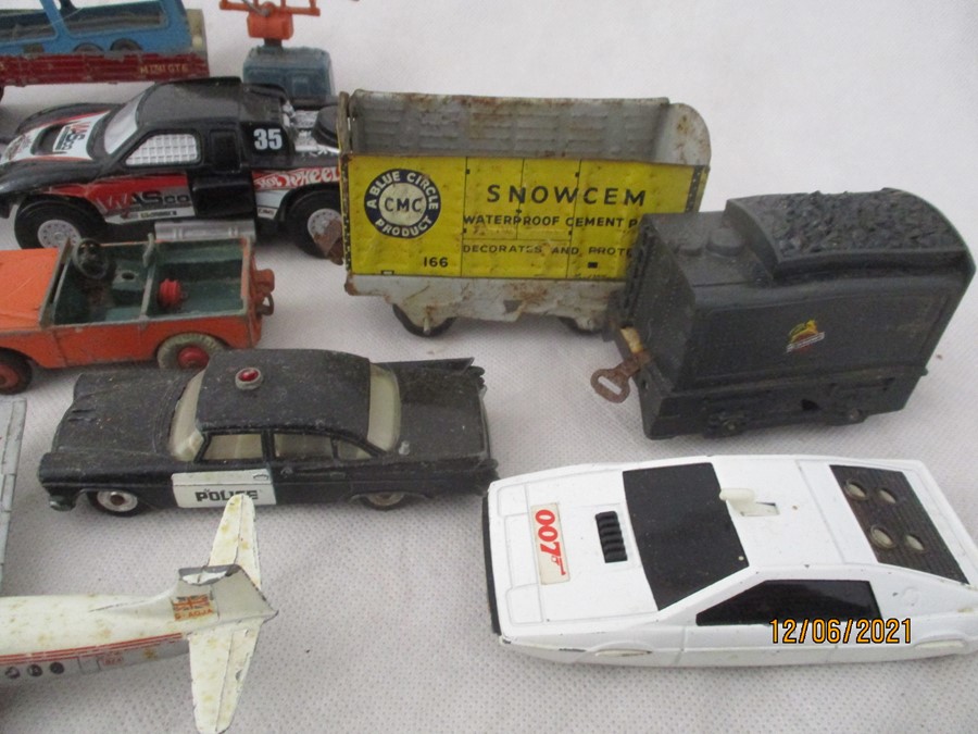 A collection of diecast toys including Dinky, Corgi, Matchbox etc. - Bild 4 aus 21