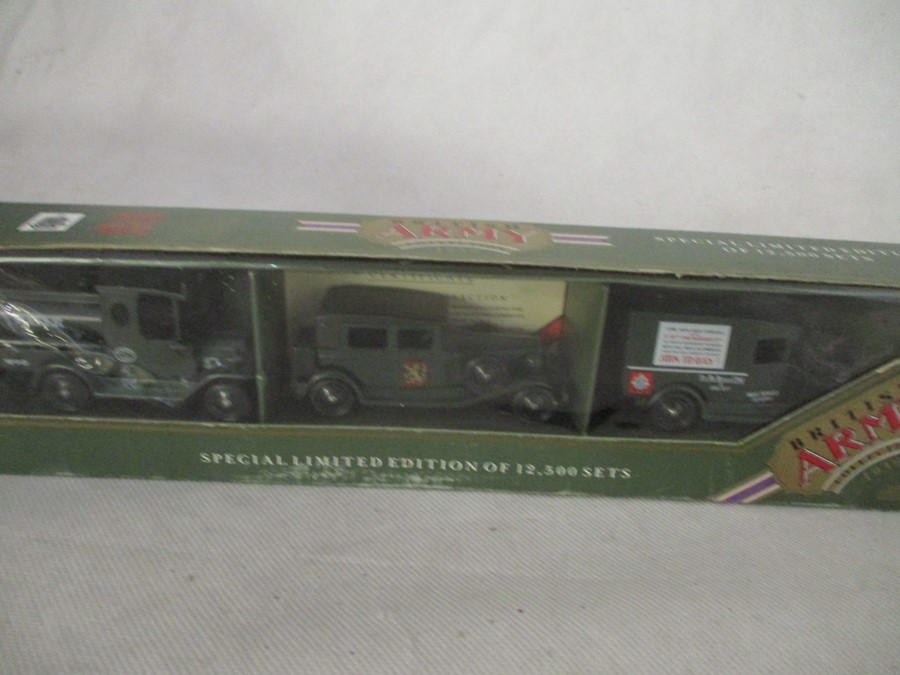 A collection of mainly boxed Lledo die-cast vehicles including "Days Gone" - Bild 19 aus 19