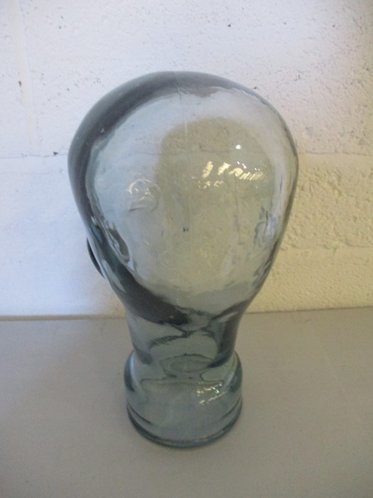 A glass display head. - Bild 9 aus 9