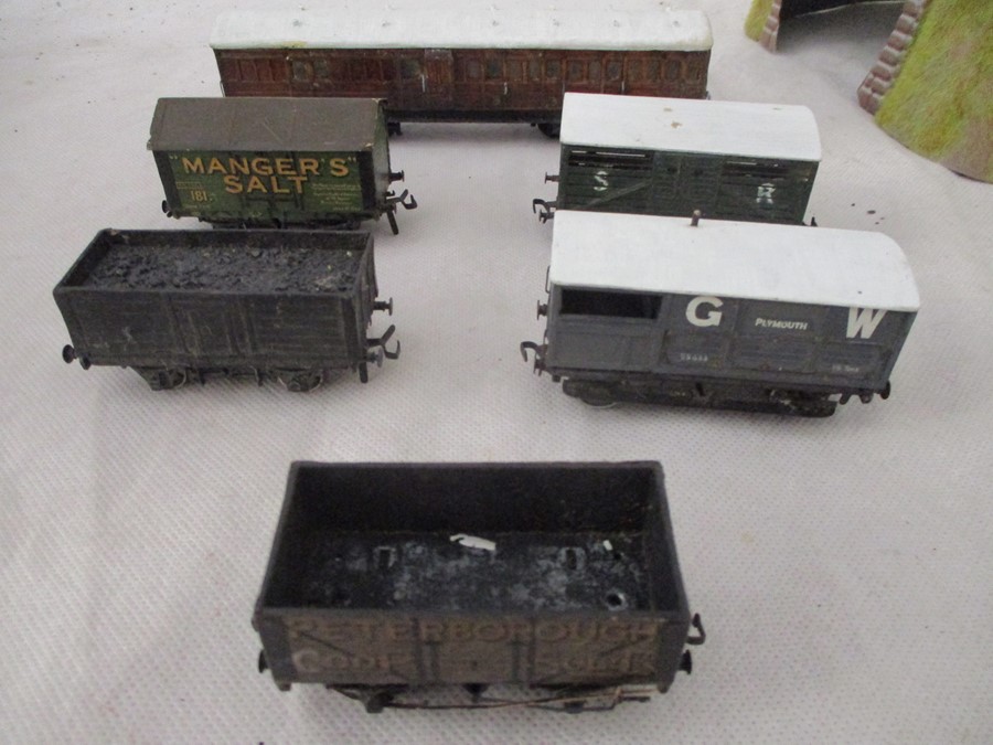 A collection of OO gauge model railway locomotives, rolling stock etc. - Bild 8 aus 10