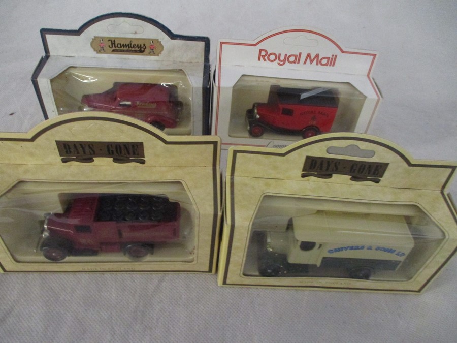A collection of mainly boxed Lledo die-cast vehicles including "Days Gone" - Bild 13 aus 19